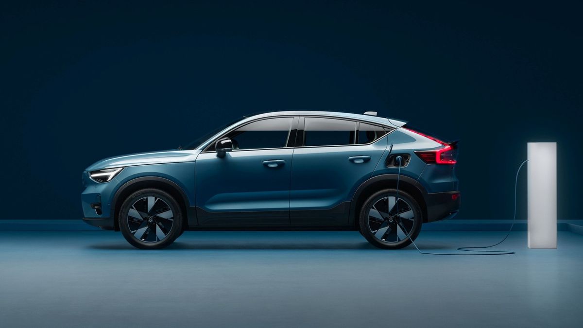 Volvo se vrací k pohonu zadních kol, představilo modernizované XC40 a C40 Recharge
